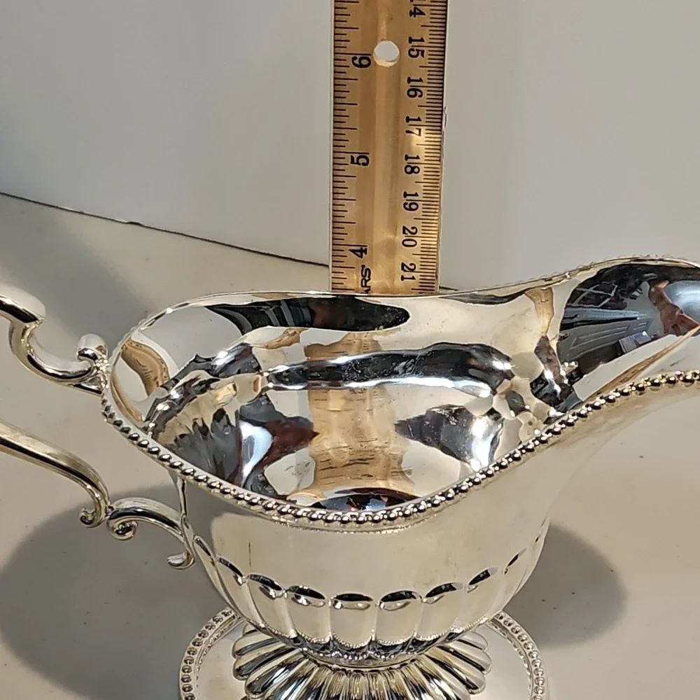 International Silver Co Silver Plated Gravy Boat W/ Ladle